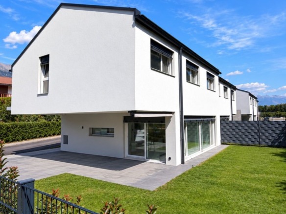 Villa A ” Cassières “avec jardin privatif