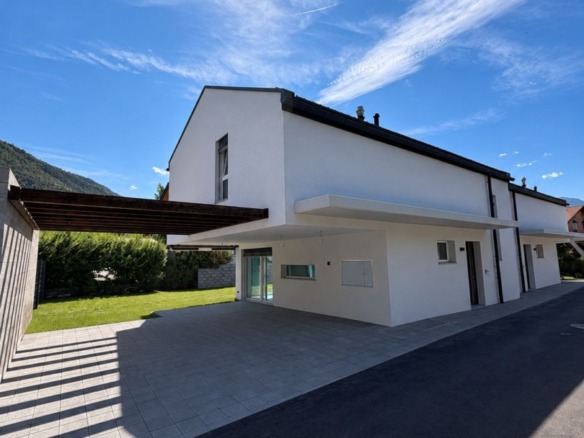 Villa B ” Cassières “avec jardin privatif